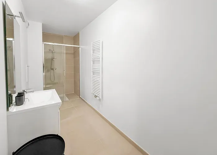 아파트 Lumineux Avec Balcon Prive *