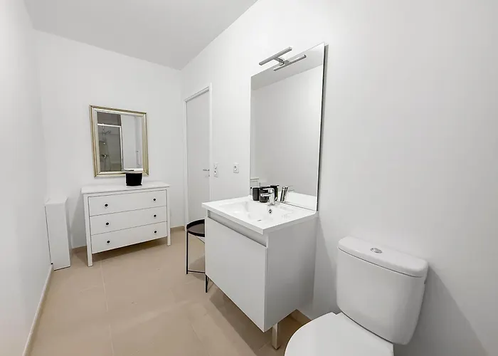 Lumineux Avec Balcon Prive 아파트 프와시